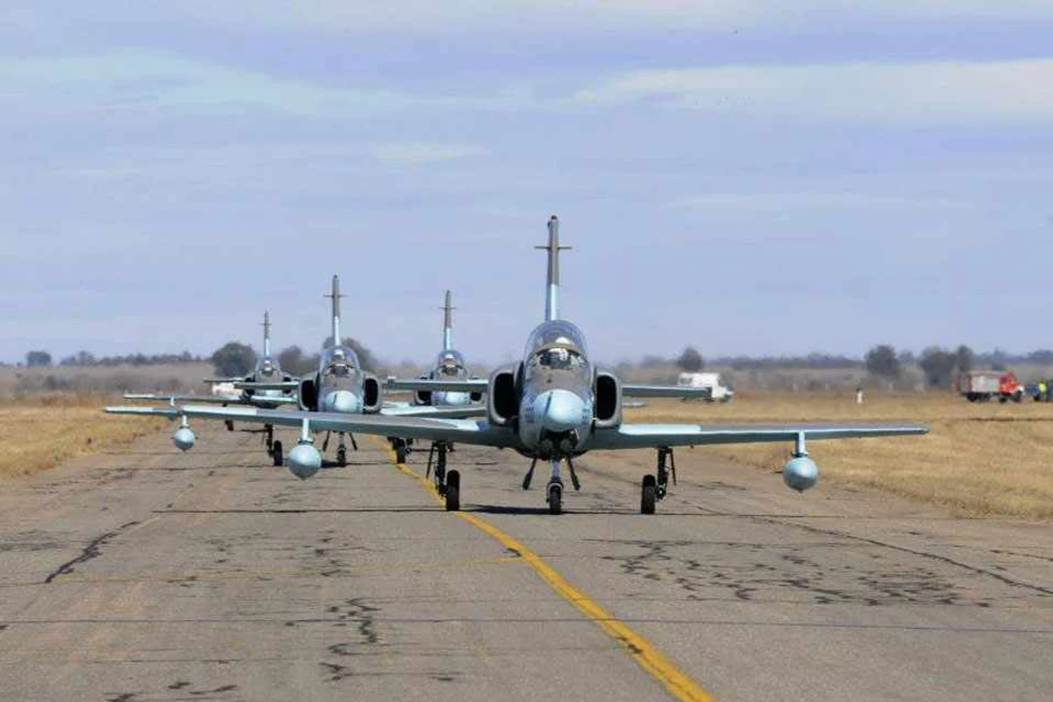 O jato leve sino-paquistanês Hongdu K-8 é a principal aeronave da Bolívia (Reprodução -Wikipedia)