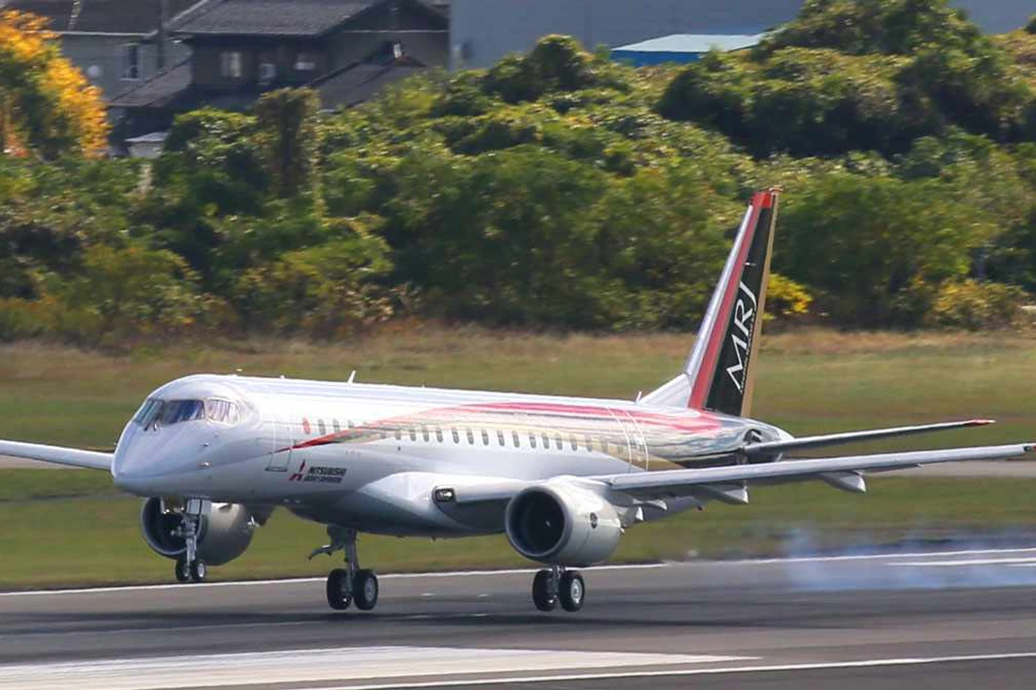 O MRJ 90 vai concorrer com o Embraer E-Jet (Mitsubishi)