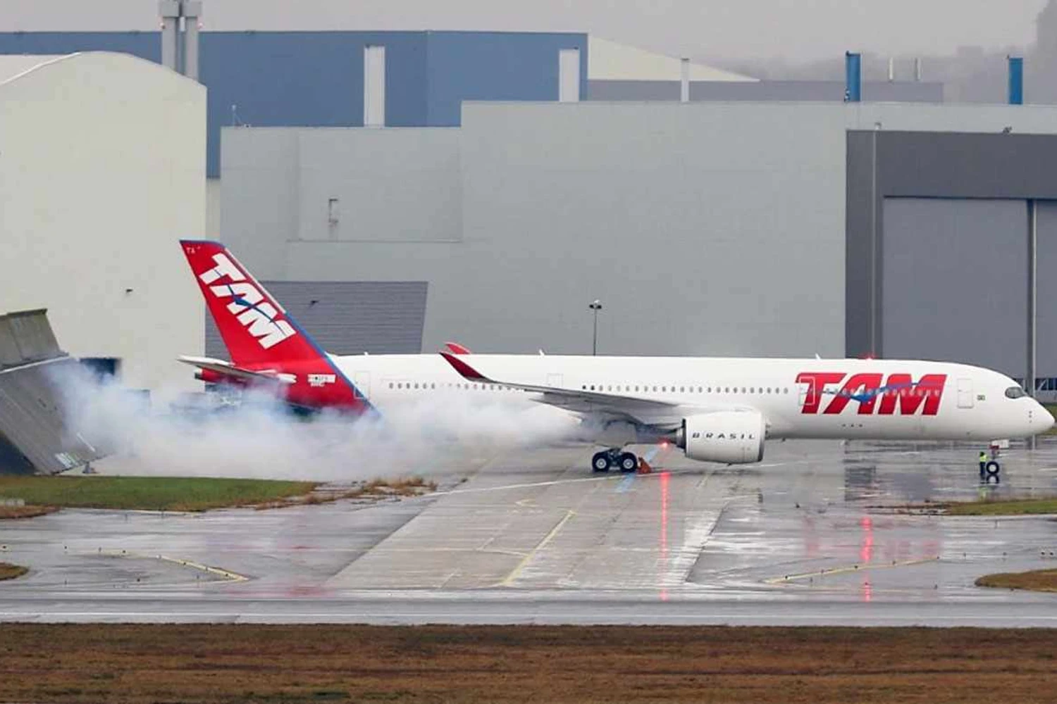 Primeiro A350 da Tam já está pronto para voar