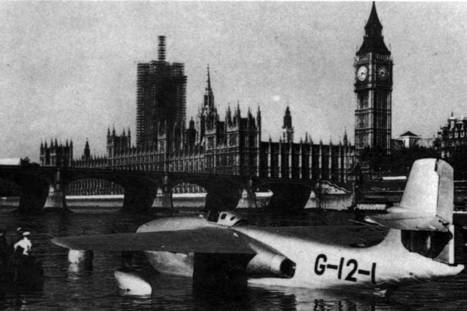 O SARO SR A.1 foi é até hoje o único jato que pousou no Rio Tamisa, em Londres