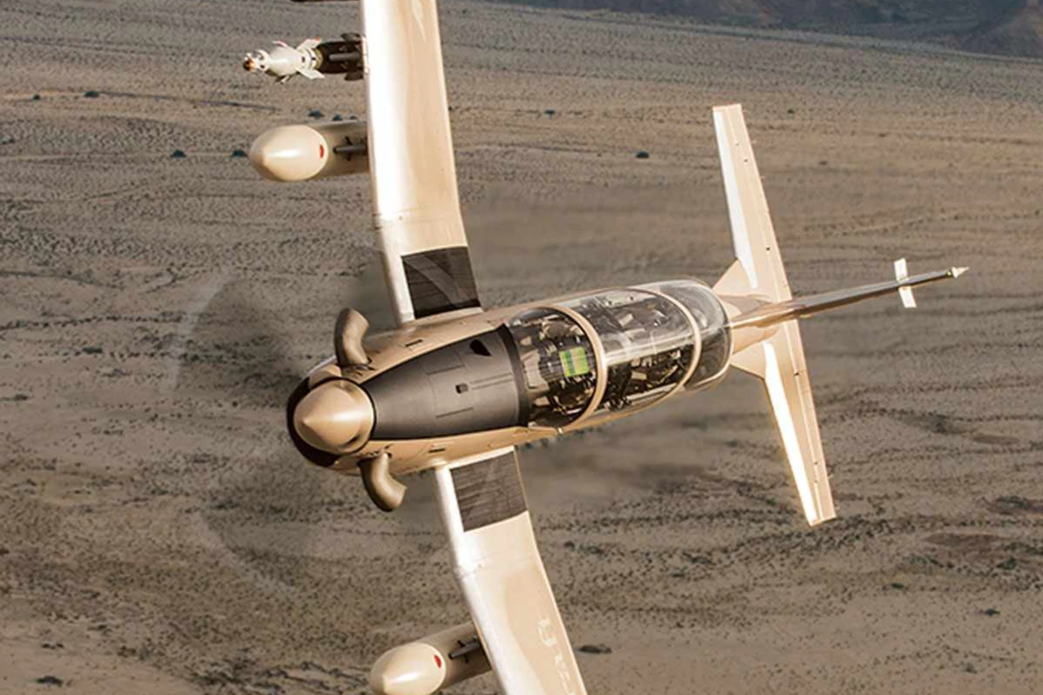 O Wolverine pode voar a 585 km/h (Beechcraft)