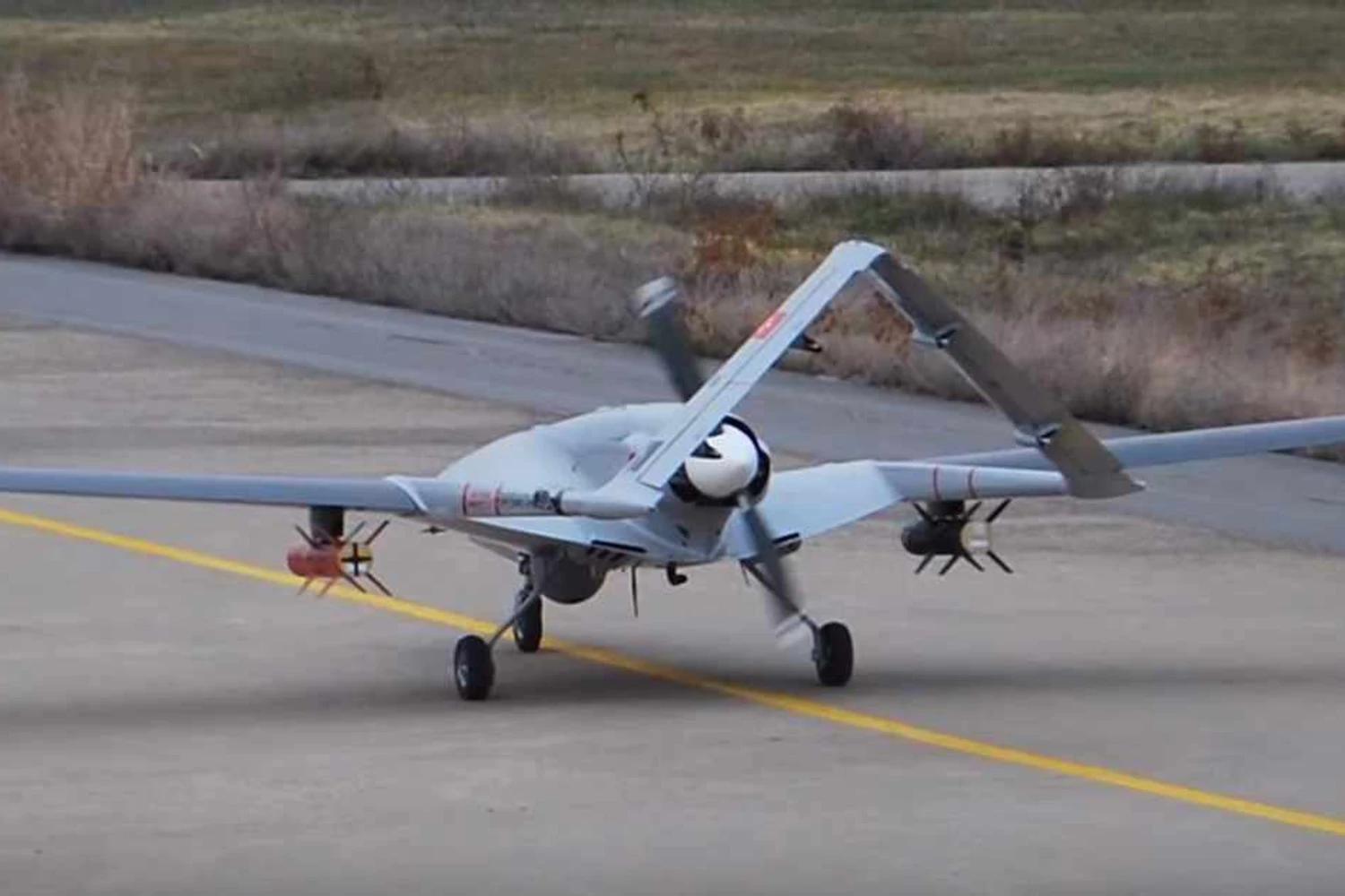 Turquia testa com sucesso seu primeiro drone armado