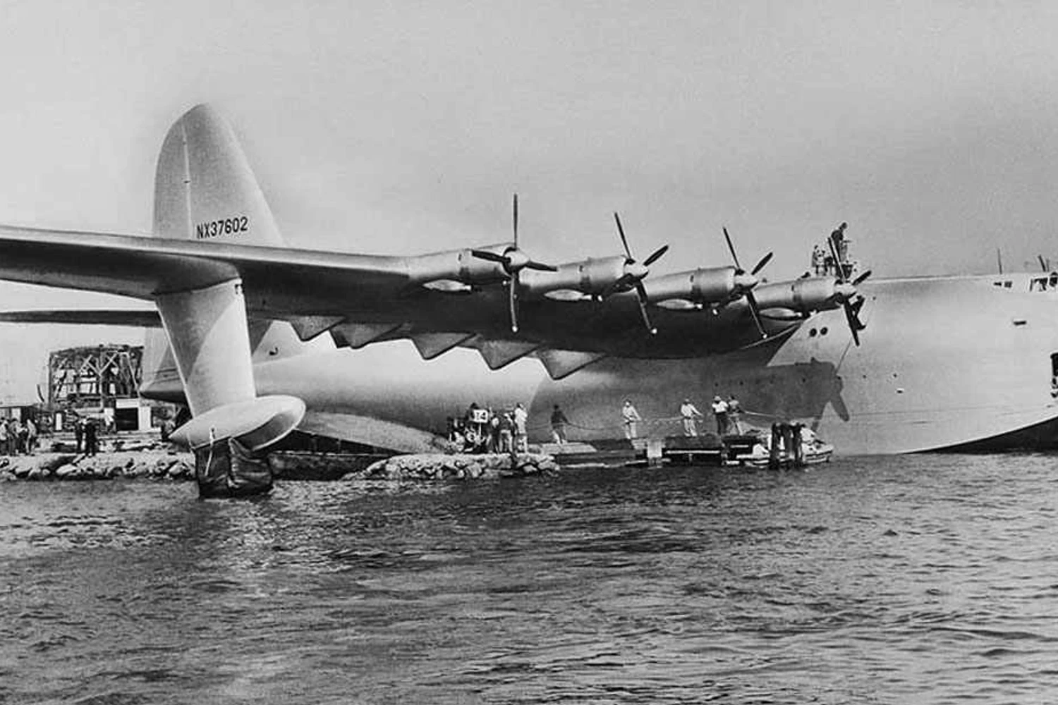 O hidroavião H-4 Hercules é até o avião com a maior envergadura de asa já construído (Domínio Público)
