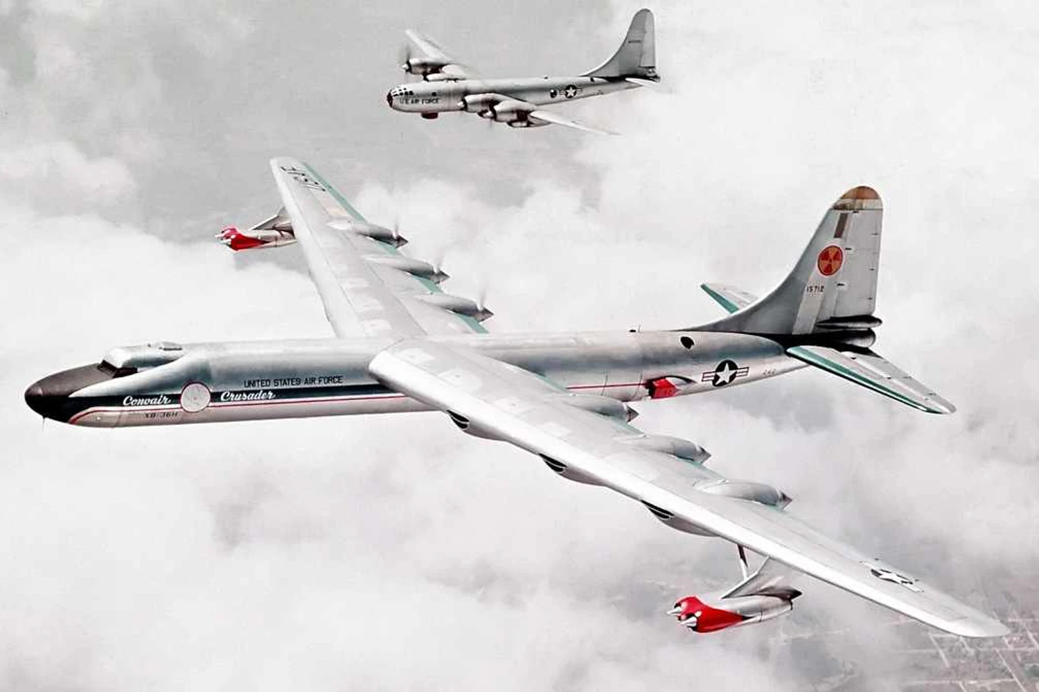 Os ousados e perigosos aviões nucleares
