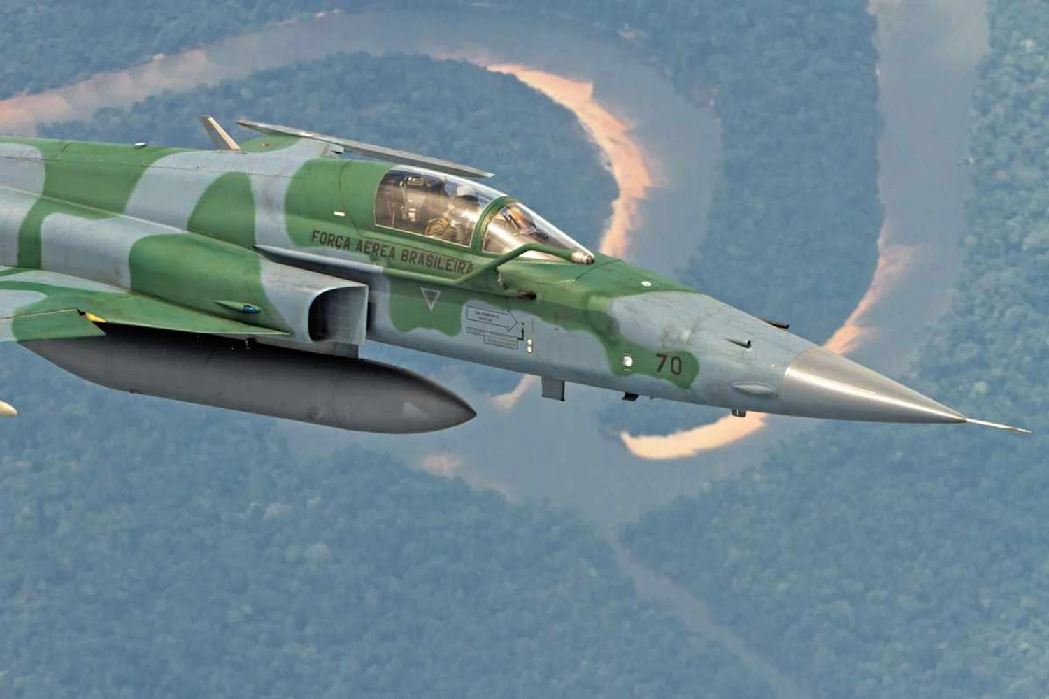 Como é o abate de aviões hostis no Brasil