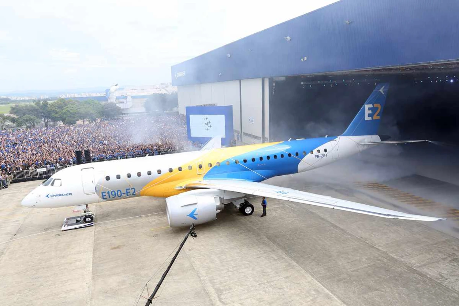 Embraer apresenta nova geração do E190
