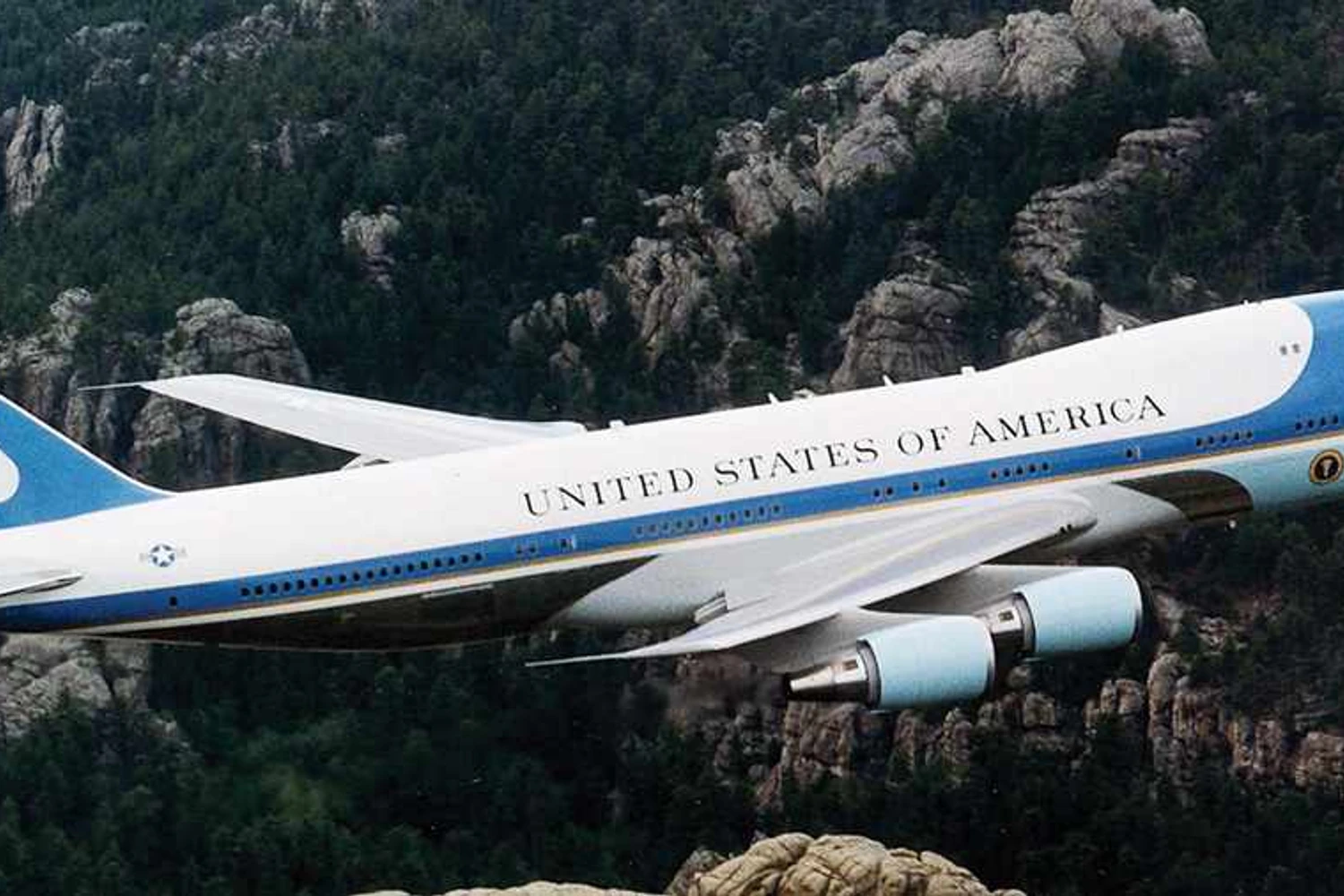 O Air Force One tem alcance de 13 mil km, quase meia volta ao mundo (Domínio Público)