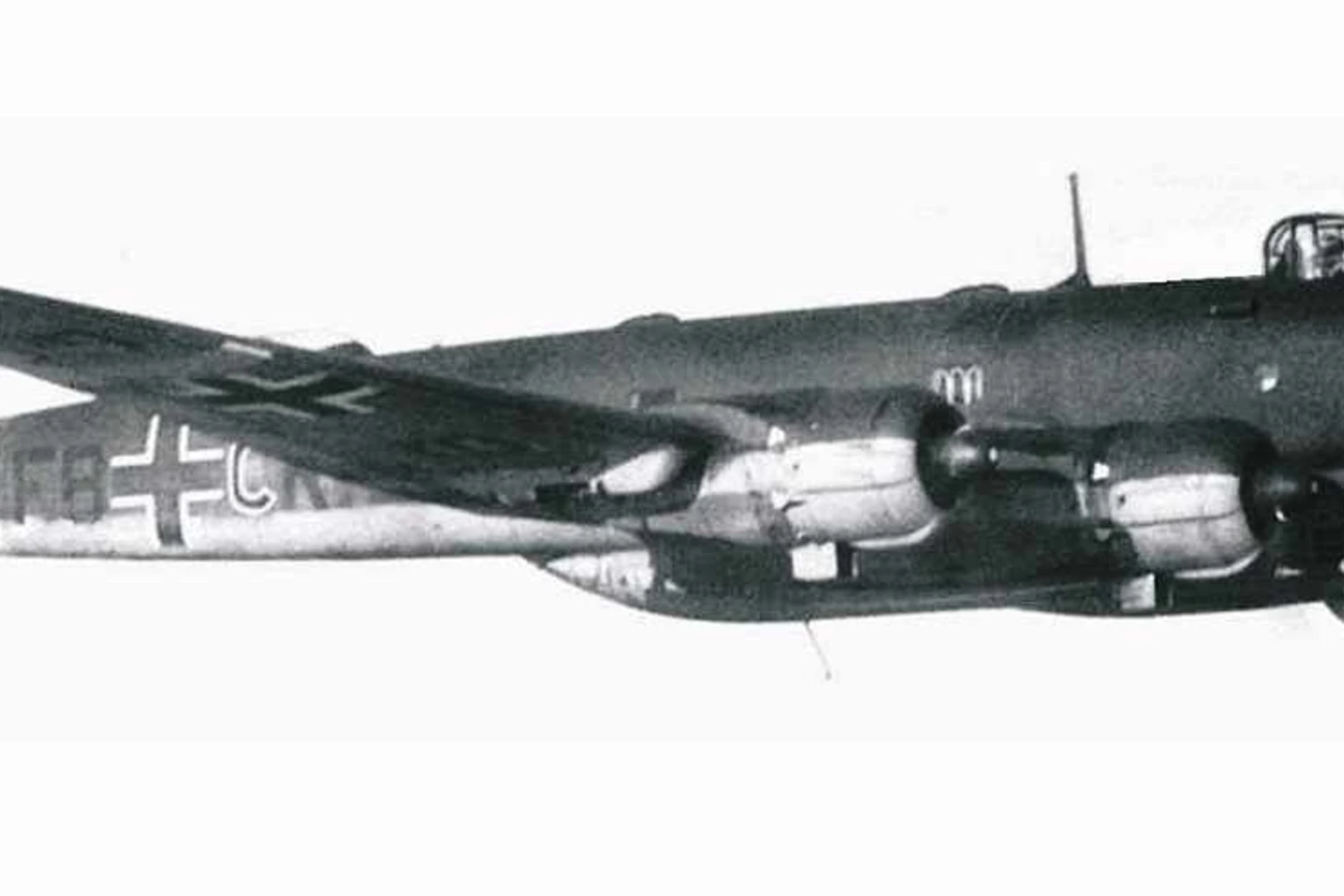 O Condor podia carregar cerca de 6.500 kg de bombas no porão e nas asas (Domínio Público)