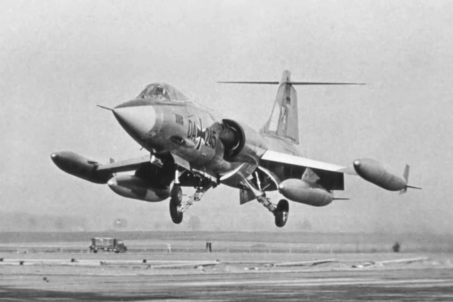 A Alemanha perdeu mais de 100 caças F-104 em acidentes, muitos deles fatais (Luftwaffe)