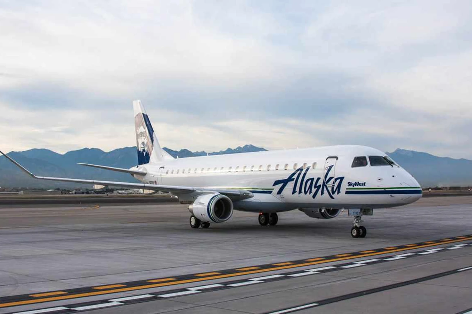 Jatos da Embraer já voam com as cores da Alaska Airlines (Divulgação)