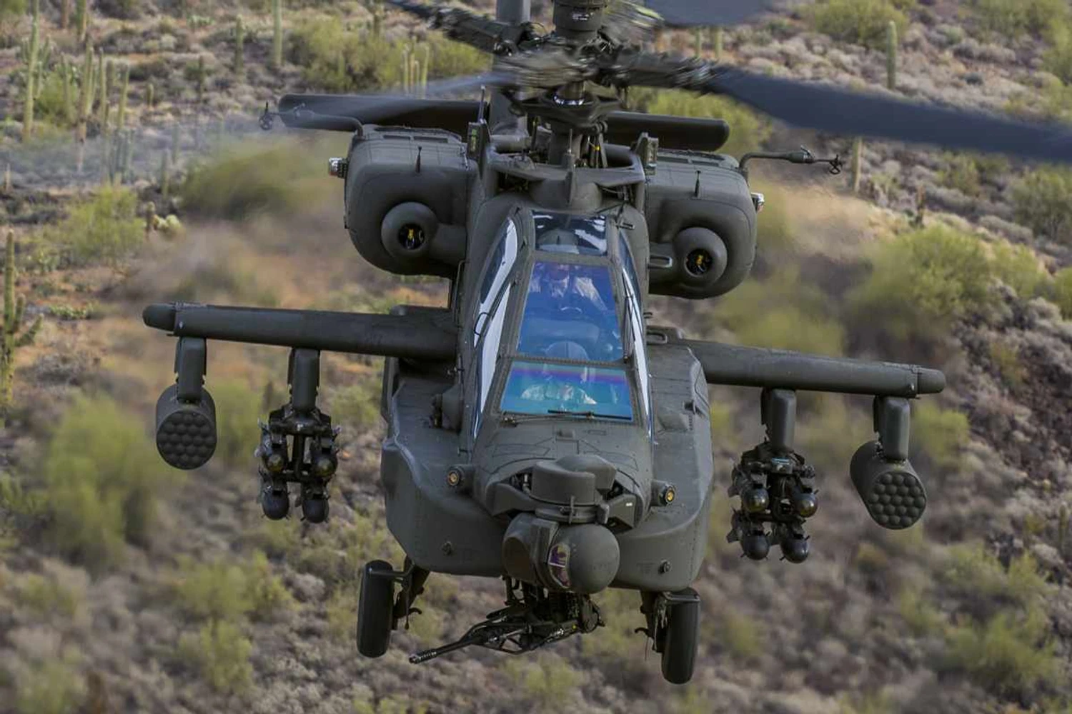 Boeing vai “refabricar” 117 helicópteros Apache