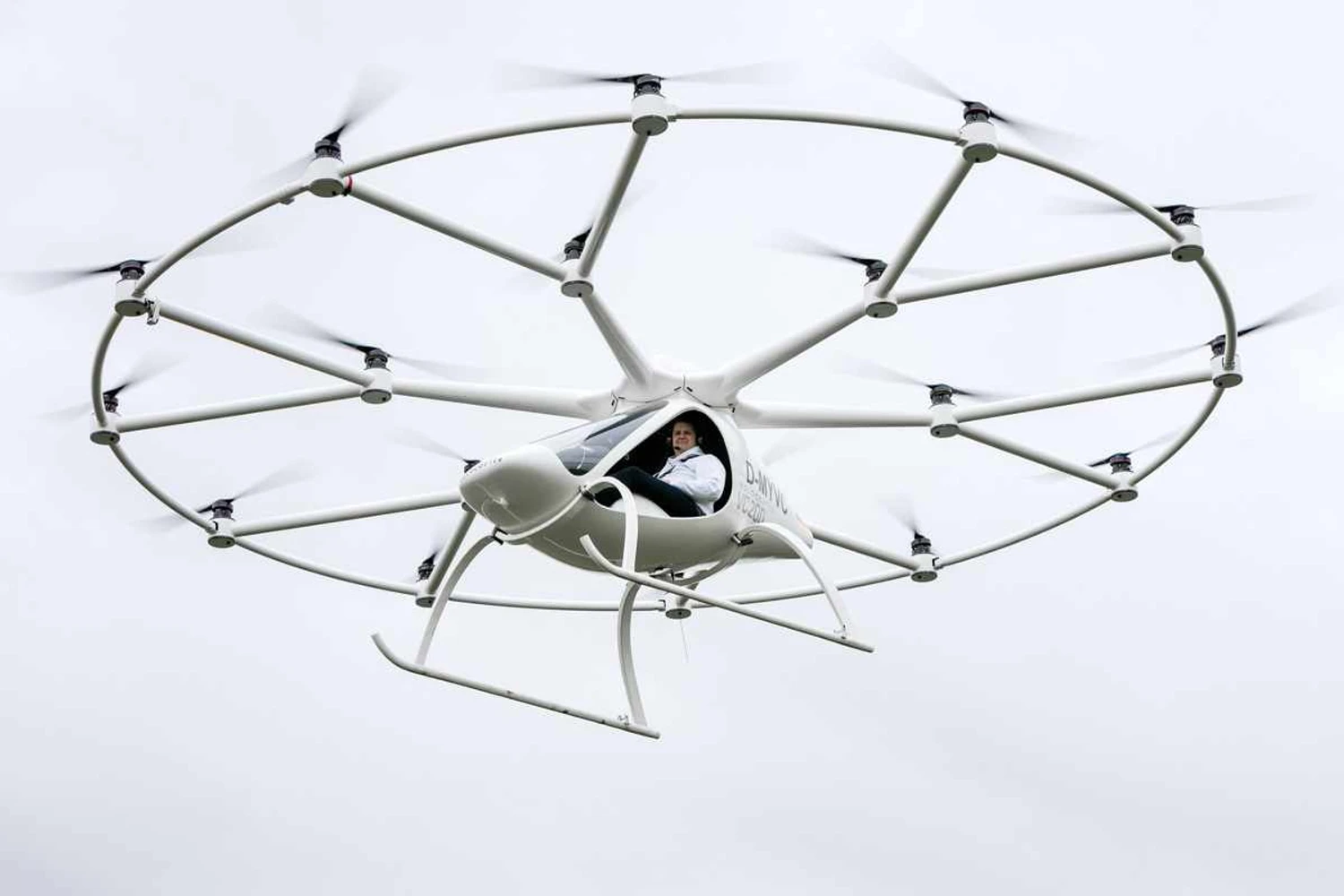Volocopter completa primeiro voo tripulado