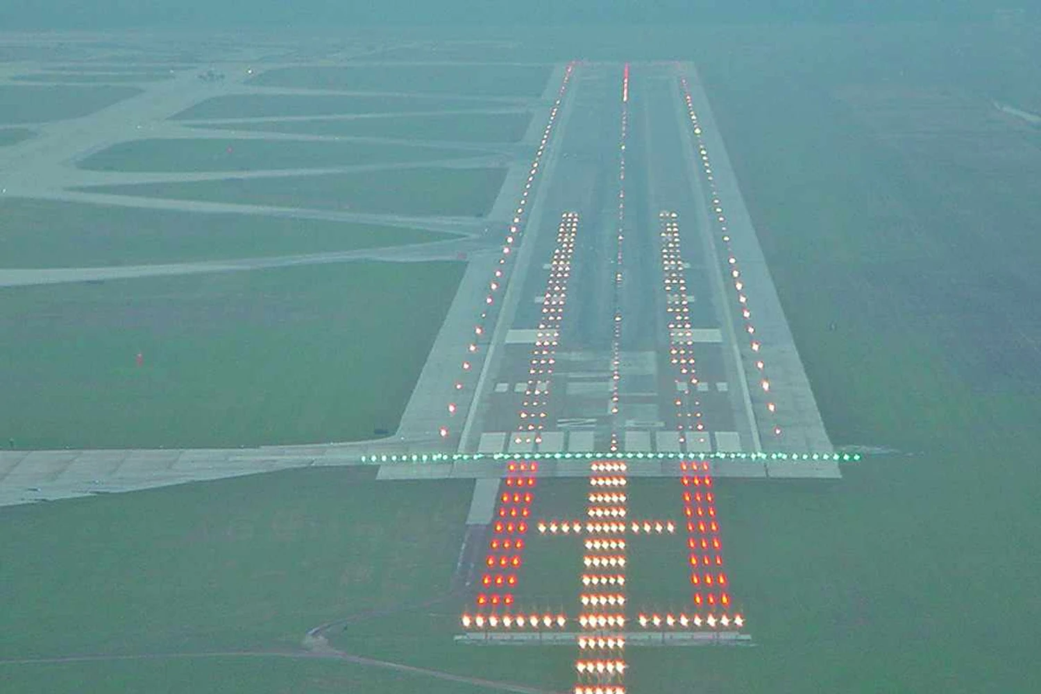 Além do sistema de aproximação, aeroporto precisa de um sistema de iluminação mais eficiente
