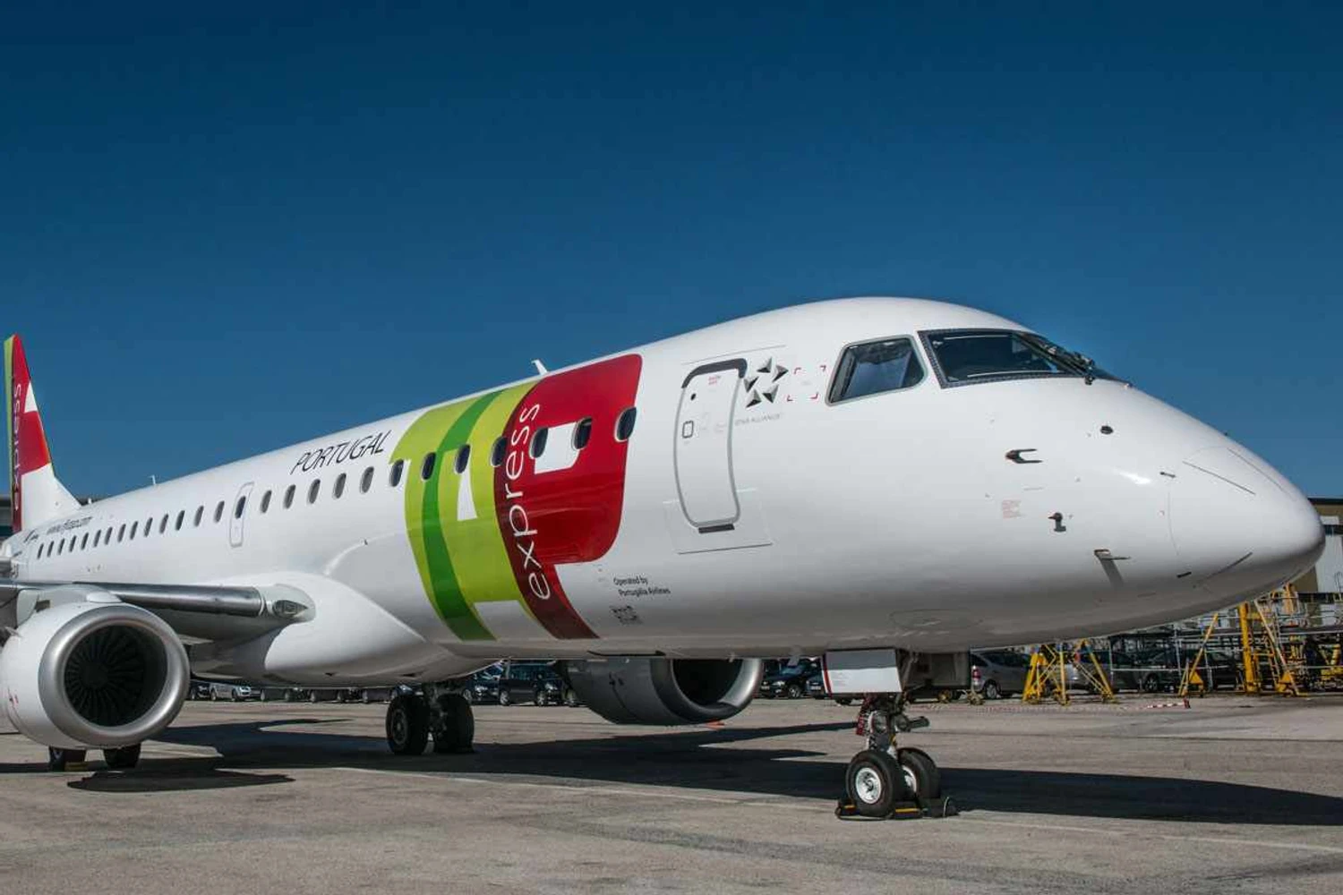 TAP aumenta frota de E-Jets e reduz turboélices ATR