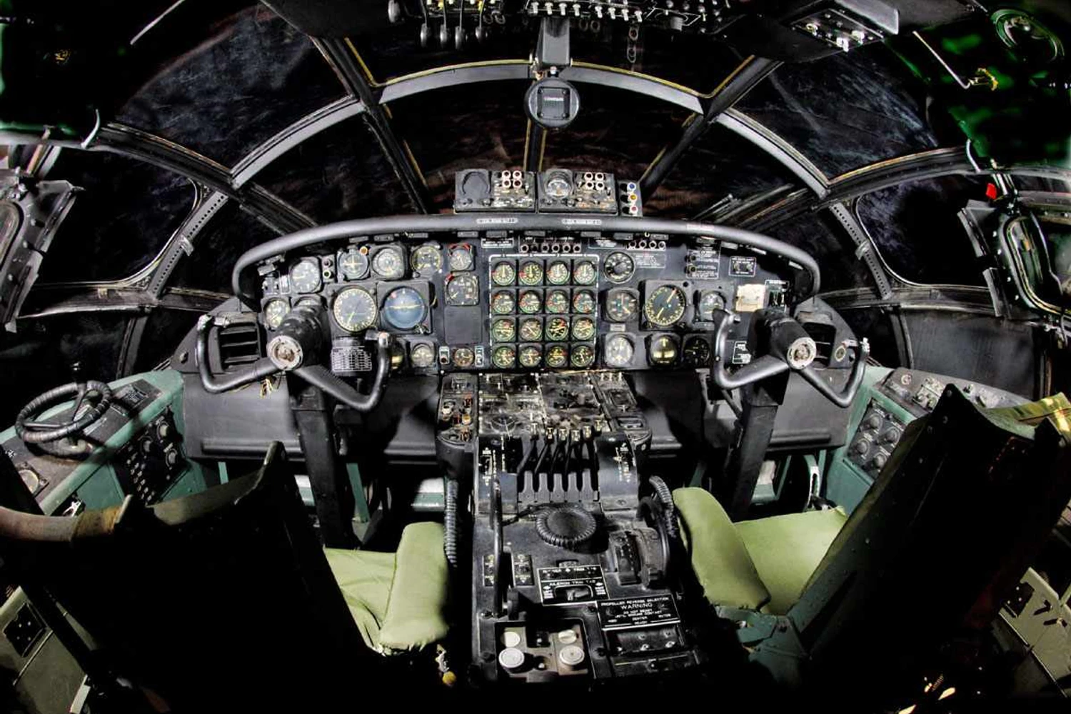 O cockpit "bolha" do B-36 foi uma solução para melhorar a visibilidade (Divulgação)