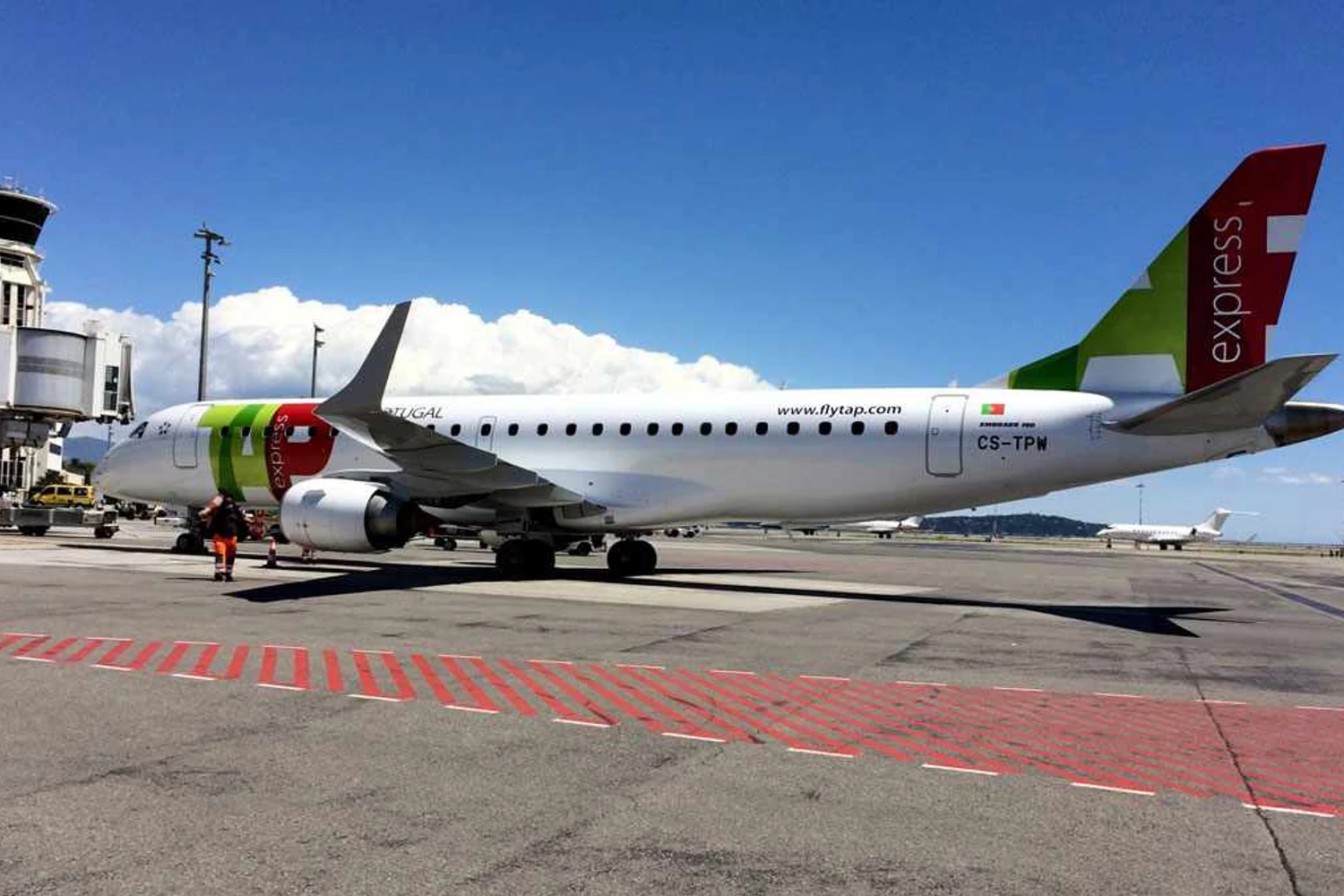 Os jatos adquiridos pela TAP eram operados pela Azul (Embraer)