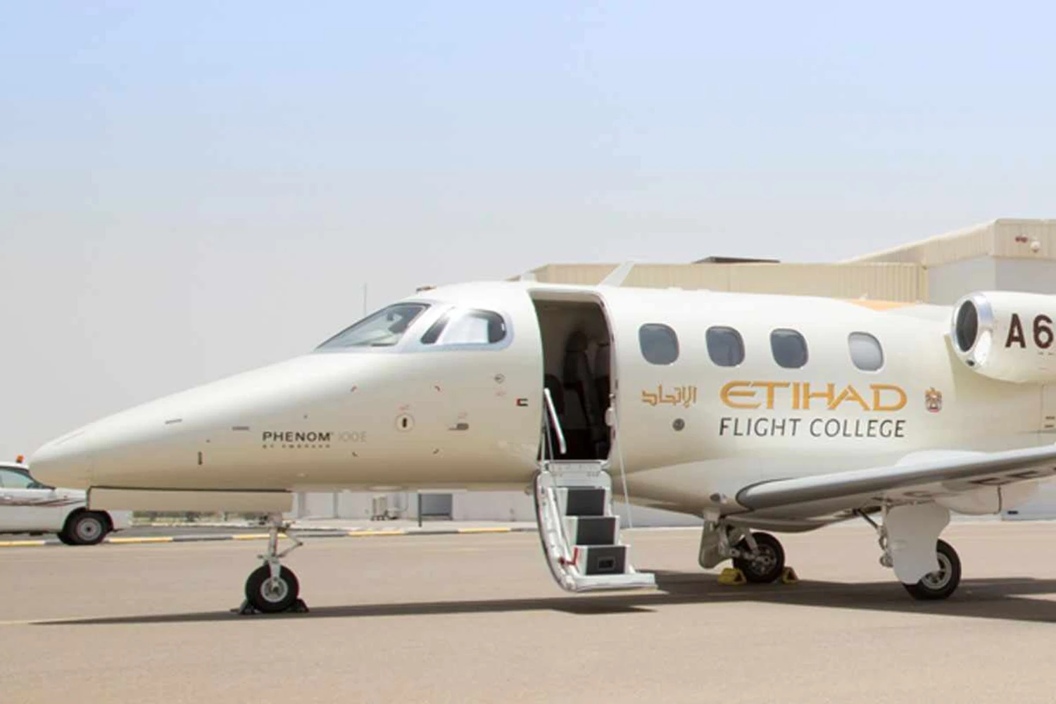 Escola de pilotos da Etihad recebe primeiro Phenom
