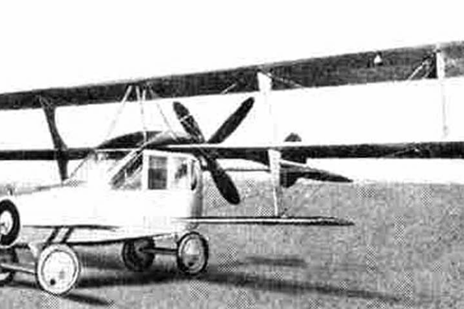 O Custiss Autoplane, de 1917, foi a primeira tentativa de fazer um carro voar (Domínio Público)