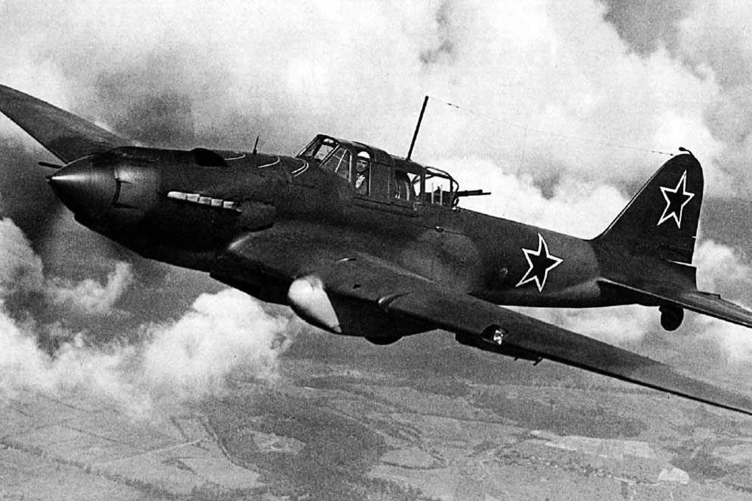 O Il-2 foi um dos melhores aviões de ataque ao solo da história (Domínio Público)