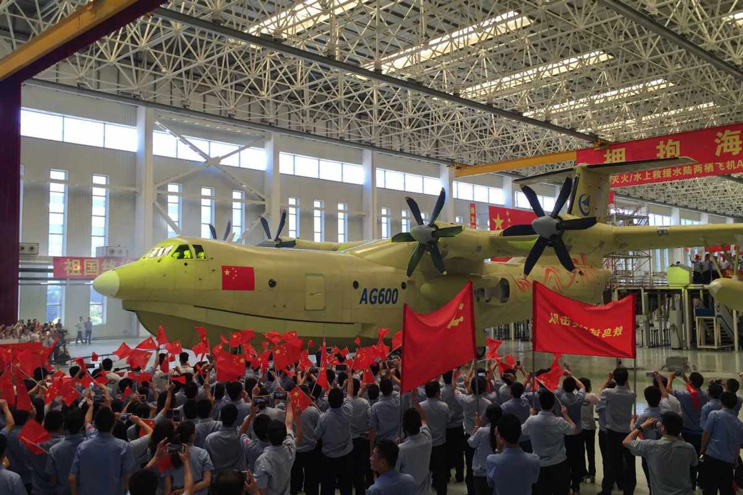 A aeronave foi apresentada da sede da AVIC, em Zhuhai, na China (Reprodução/DefenseBlog)