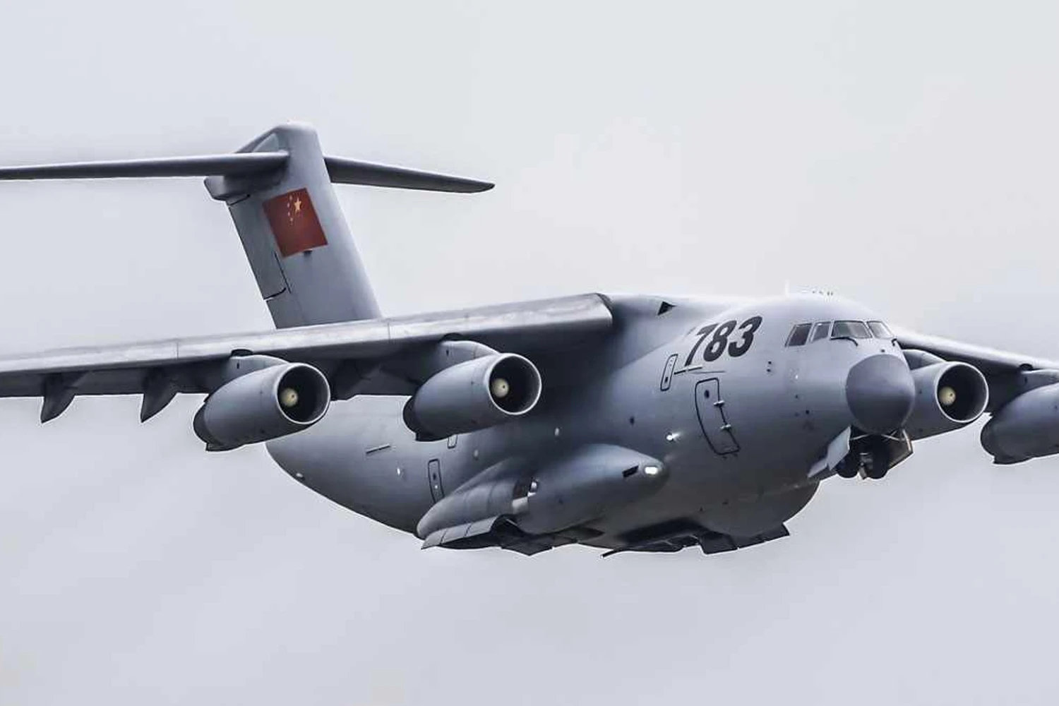 A força aérea chinesa planeja adquirir até 300 unidades do novo cargueiro (O Y-20 pode alcançar velocidade máxima de 920 km/h (Reprodução/Chinese Military Review)