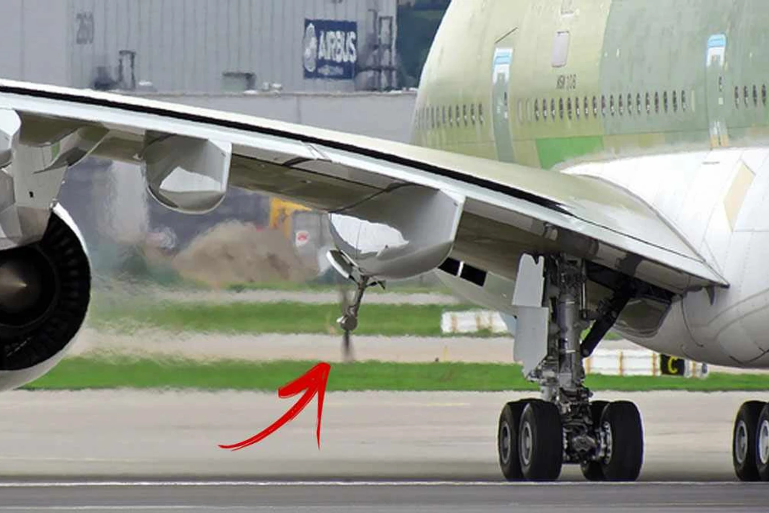 O Airbus A380 possui o maior RAT da aviação; cada pá do motor tem 1,63 metro (Airbus)