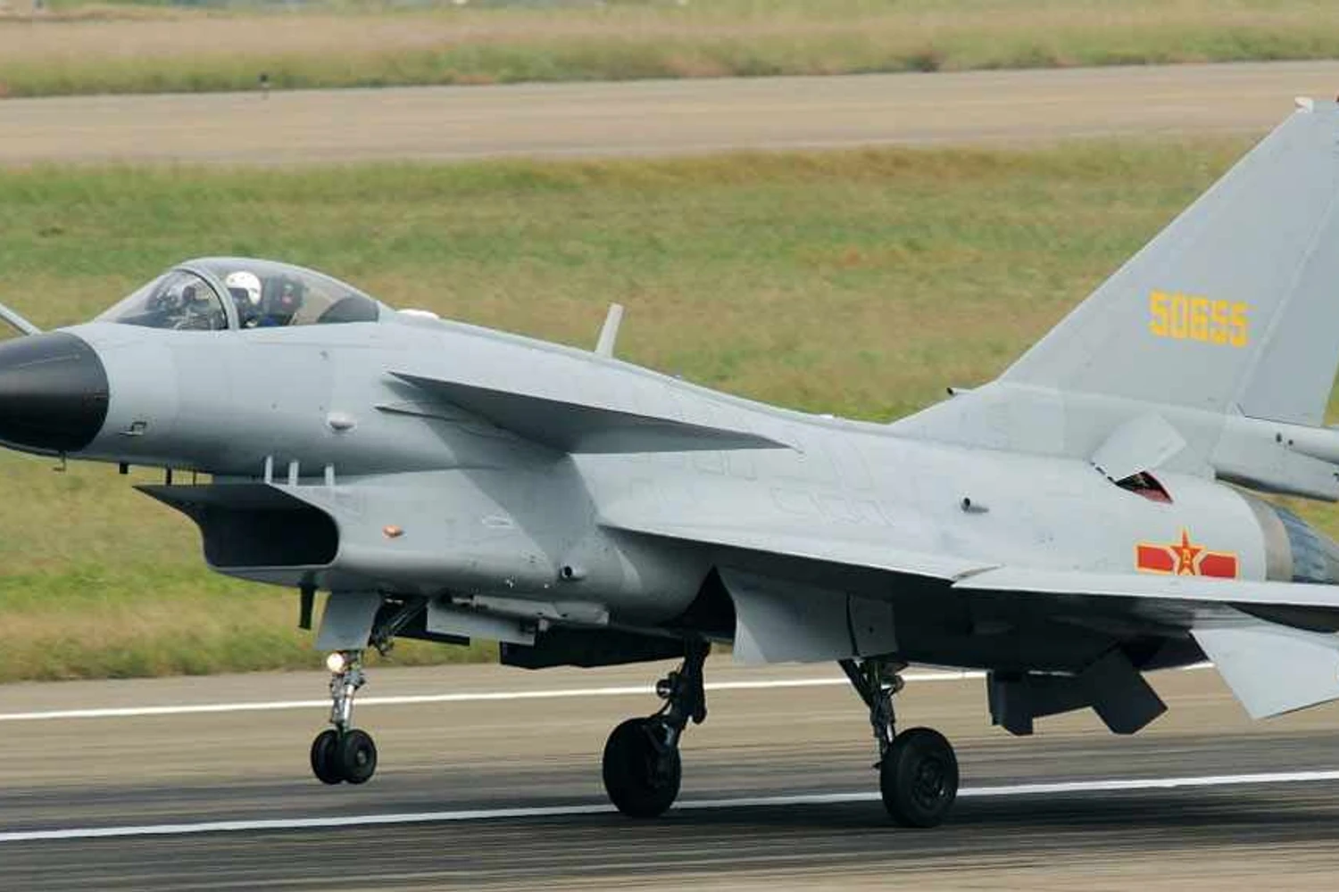 O Chengdu J-10 foi o primeiro caça desenvolvido totalmente na China (Divulgação)