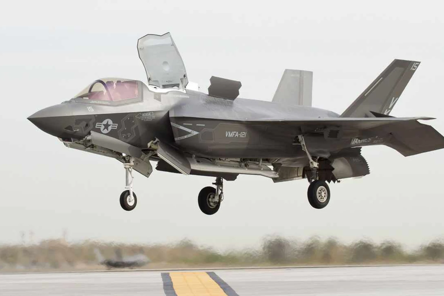 Sucessor do Harrier: O F-35B pode realizar pousos e decolagens verticais (Divulgação)