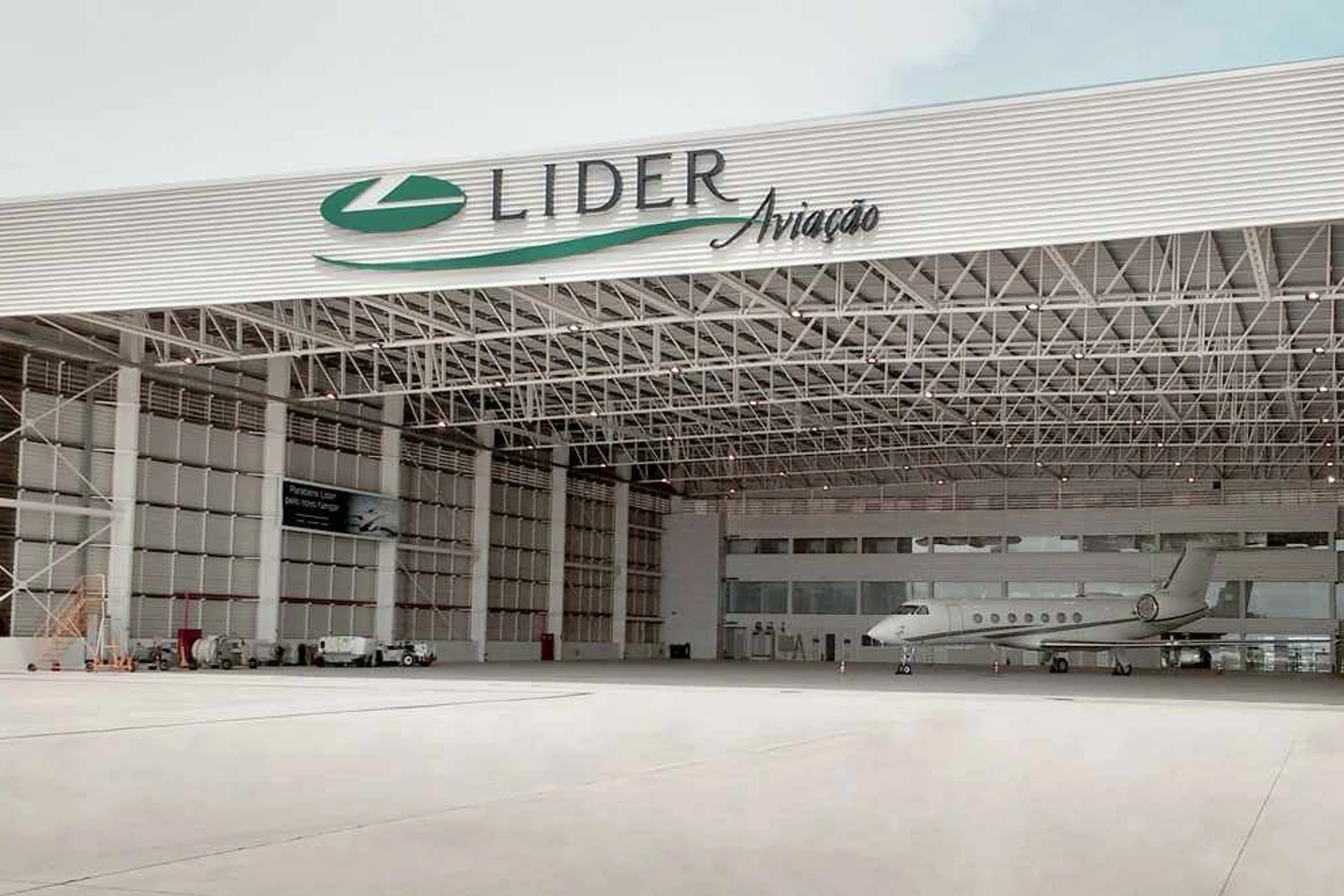 O novo hangar da Líder no Galeão pode receber até 10 aeronaves de grande porte ao mesmo tempo (Divulgação)