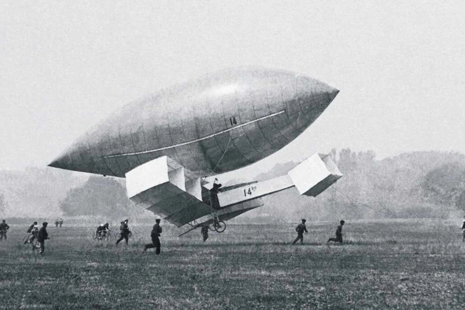 O protótipo N-14 foi um "embrião" do 14 Bis; o modelo voou em 1904 (Domínio Público)