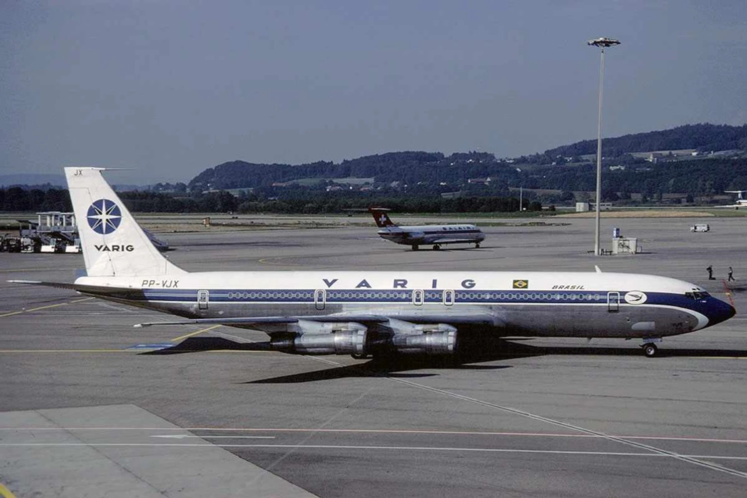 Boeing 707 da Varig no Galeão: foi com ele que os voos diretos entre o Rio e Nova York começaram na década de 60