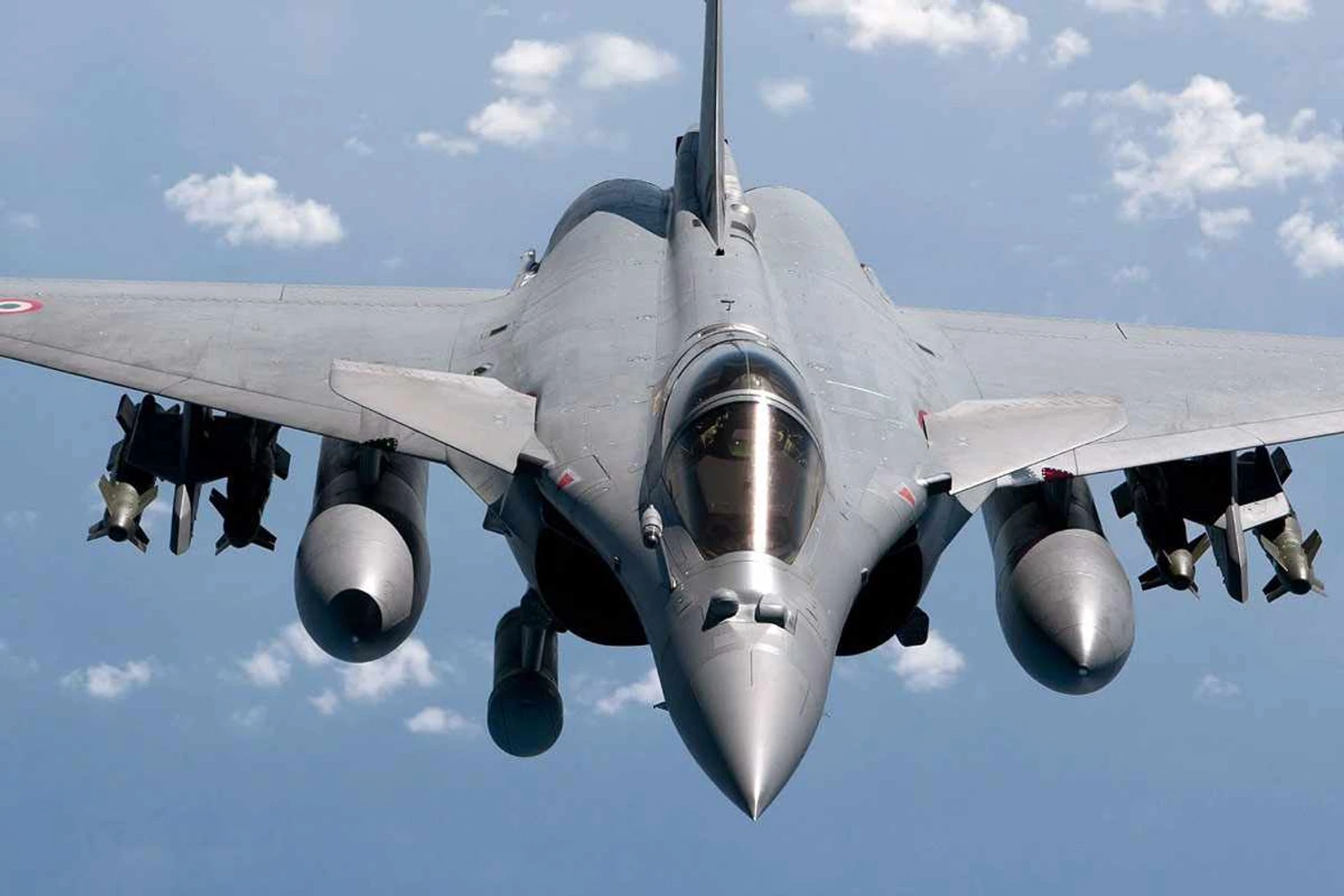 Iraque oferece pagamento em petróleo por caças Rafale da França