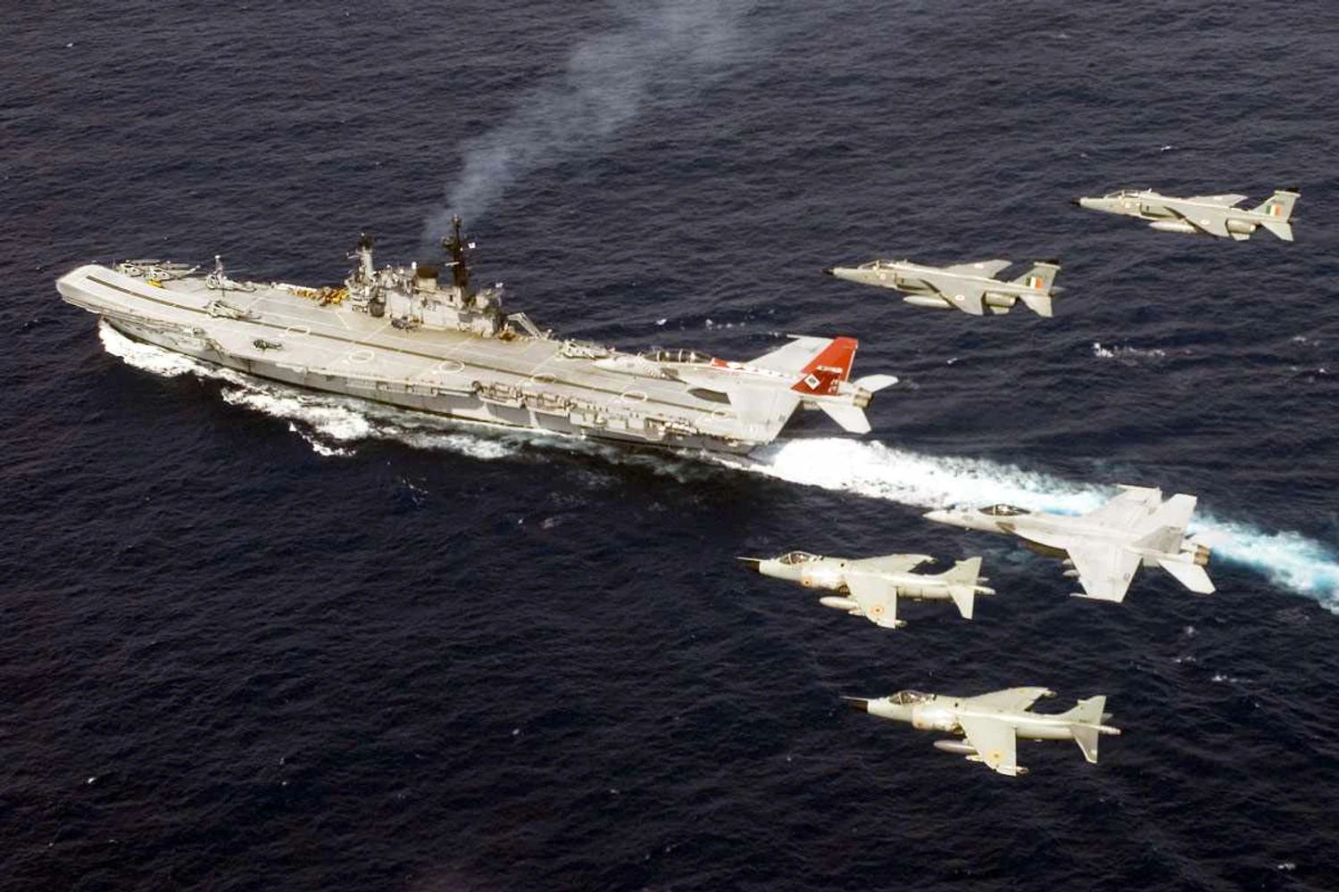 Veterano das Malvinas, porta-aviões Hermes pode ser preservado no Reino Unido