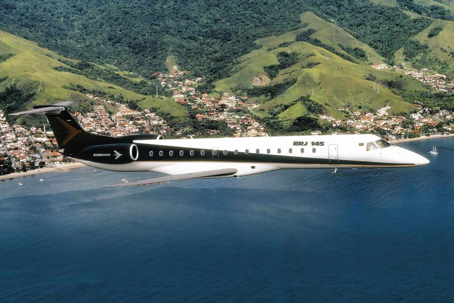 Os primeiros jatos Legacy foram desenvolvidos a partir do jato comercial ERJ 145 (Embraer)