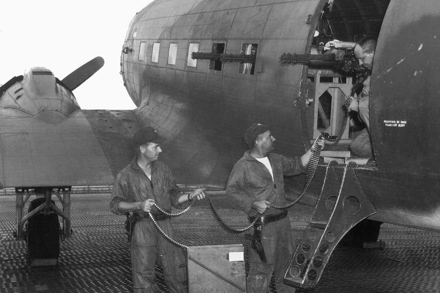 A versão armada do DC-3 foi usada pela primeira vez durante a Guerra do Vietnã (Domínio Público)