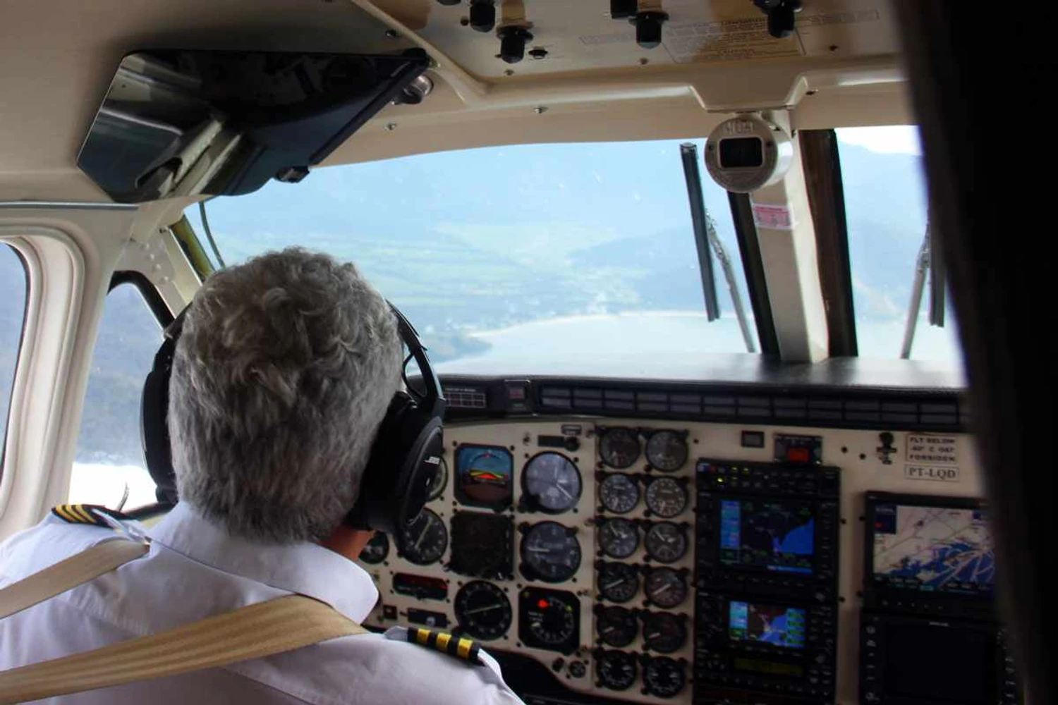 Projeto de lei quer autorizar porte de arma para pilotos