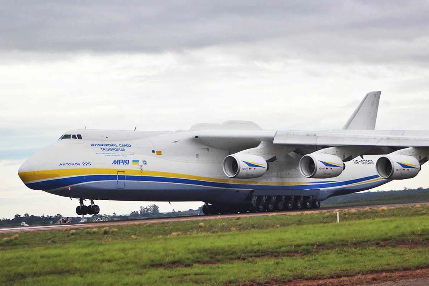 Maior cargueiro do mundo, o único exemplar do Antonov An-225 foi destruídos nos primeiros meses da guerra na Ucrânia (Thiago Vinholes)