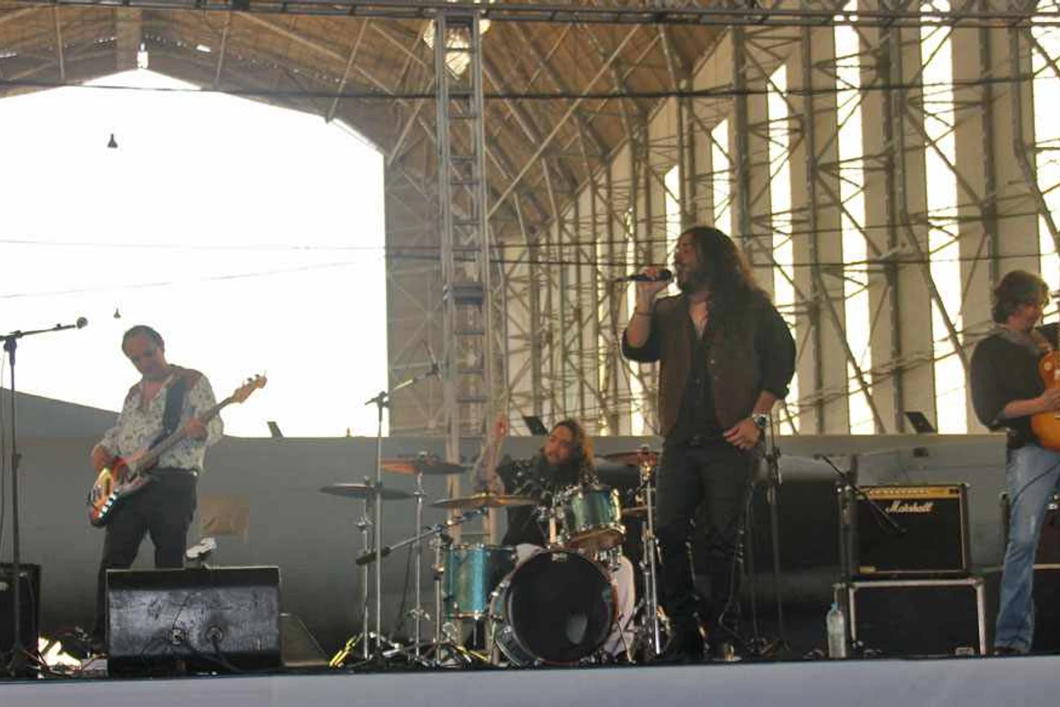 A banda cover de Led Zeppelin tocou na festa de 80 anos do hangar em Santa Cruz (Thiago Vinholes)