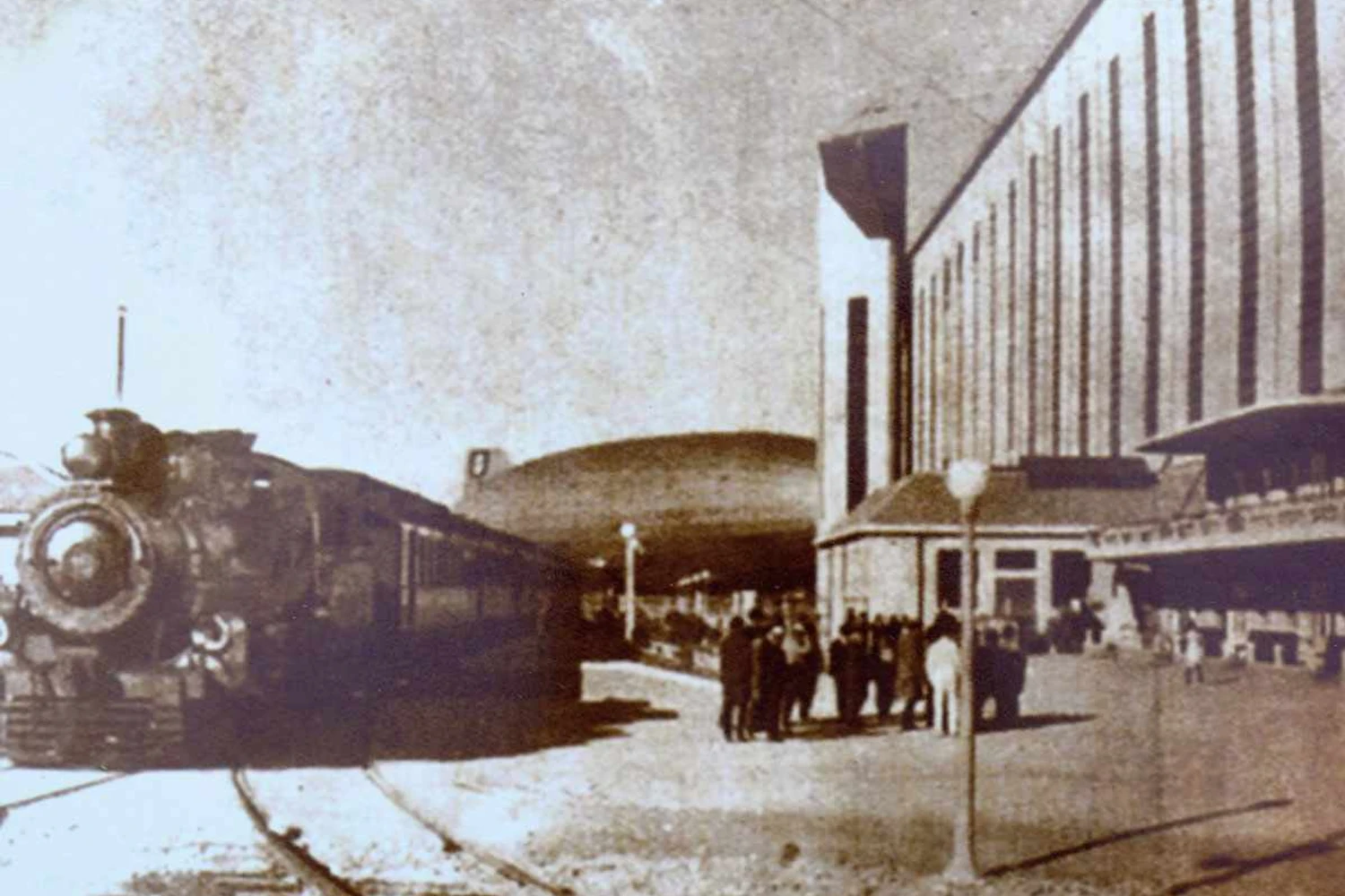 O aeroporto em Santa Cruz tinha o apoio de um linha de trem, algo raro até hoje no Brasil (MUSAL)