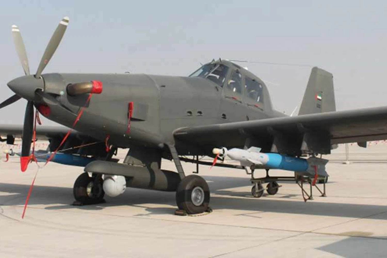 Um AT-802U do Iêmen, armado com bombas guiadas a laser (Ain)