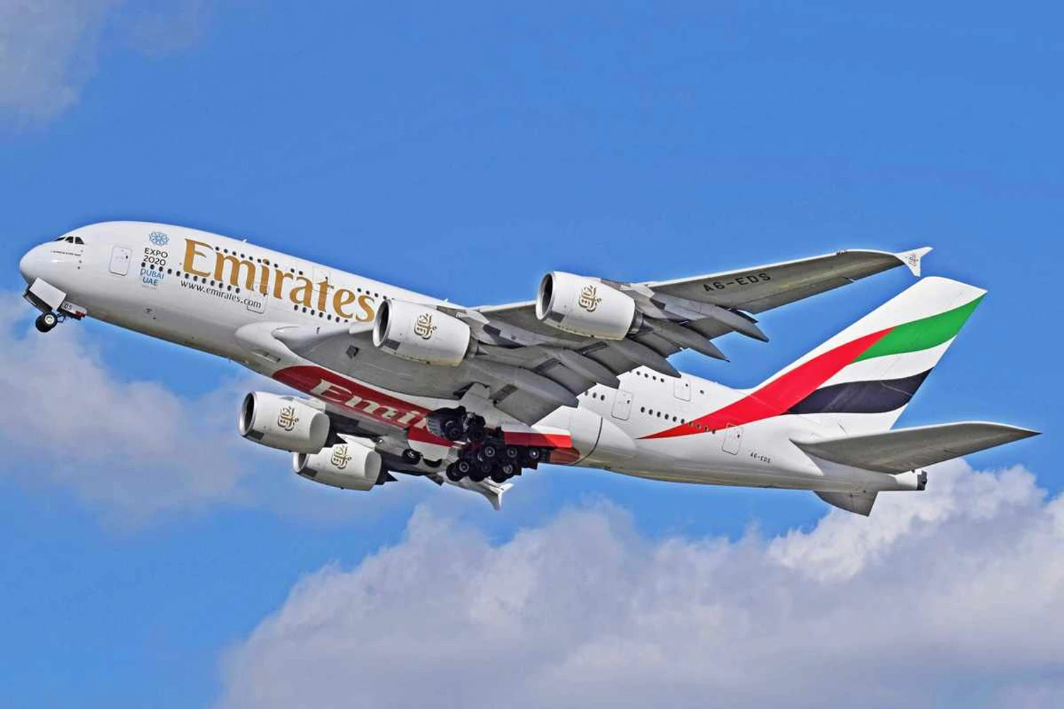 Airbus A380 da Emirates: at&eacute; a maior operadora do modelo abriu m&atilde;o de quadrimotores (Adrian Pingstone)