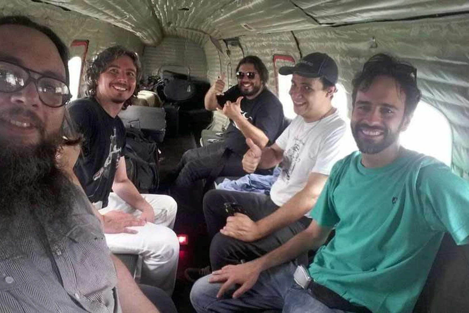 Olha o passarinho! O interior do Bandeirante é quente e barulhento, mas a viagem é muito divertida (Daniel Labó)