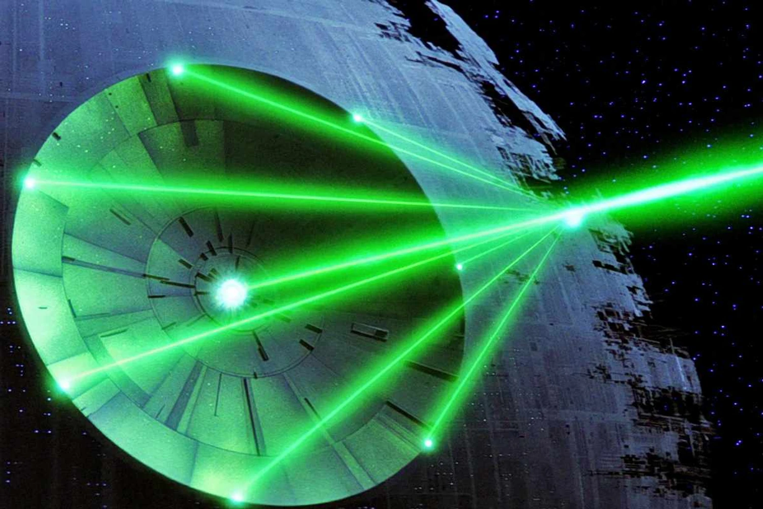A Estrela da Morte e seu laser de cores fortes: na vida real, o disparo é mais discreto (Disney)