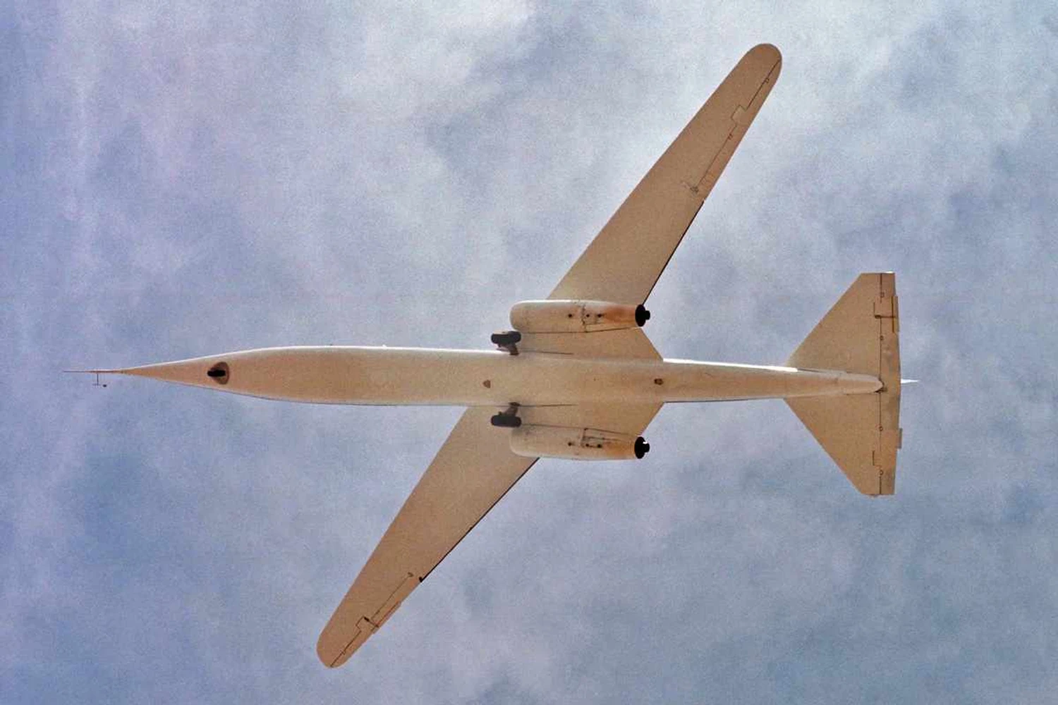 O AD-1 e sua asa no estilo tesoura (NASA)