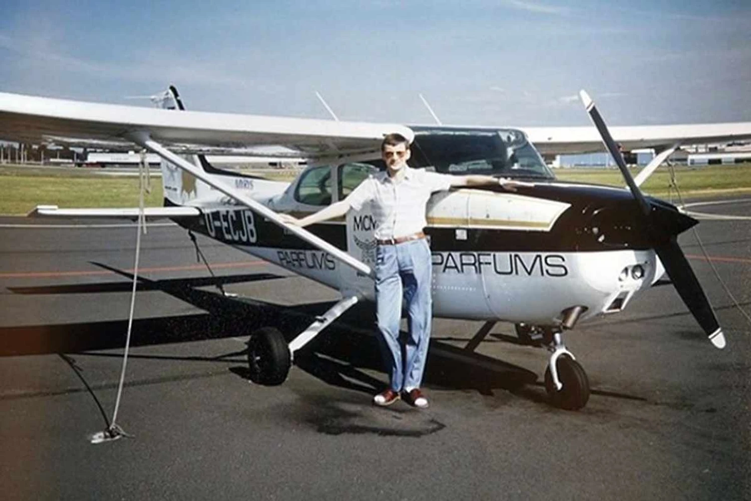 O jovem piloto alemão, então com 19 anos, somava apenas 50 horas de voo