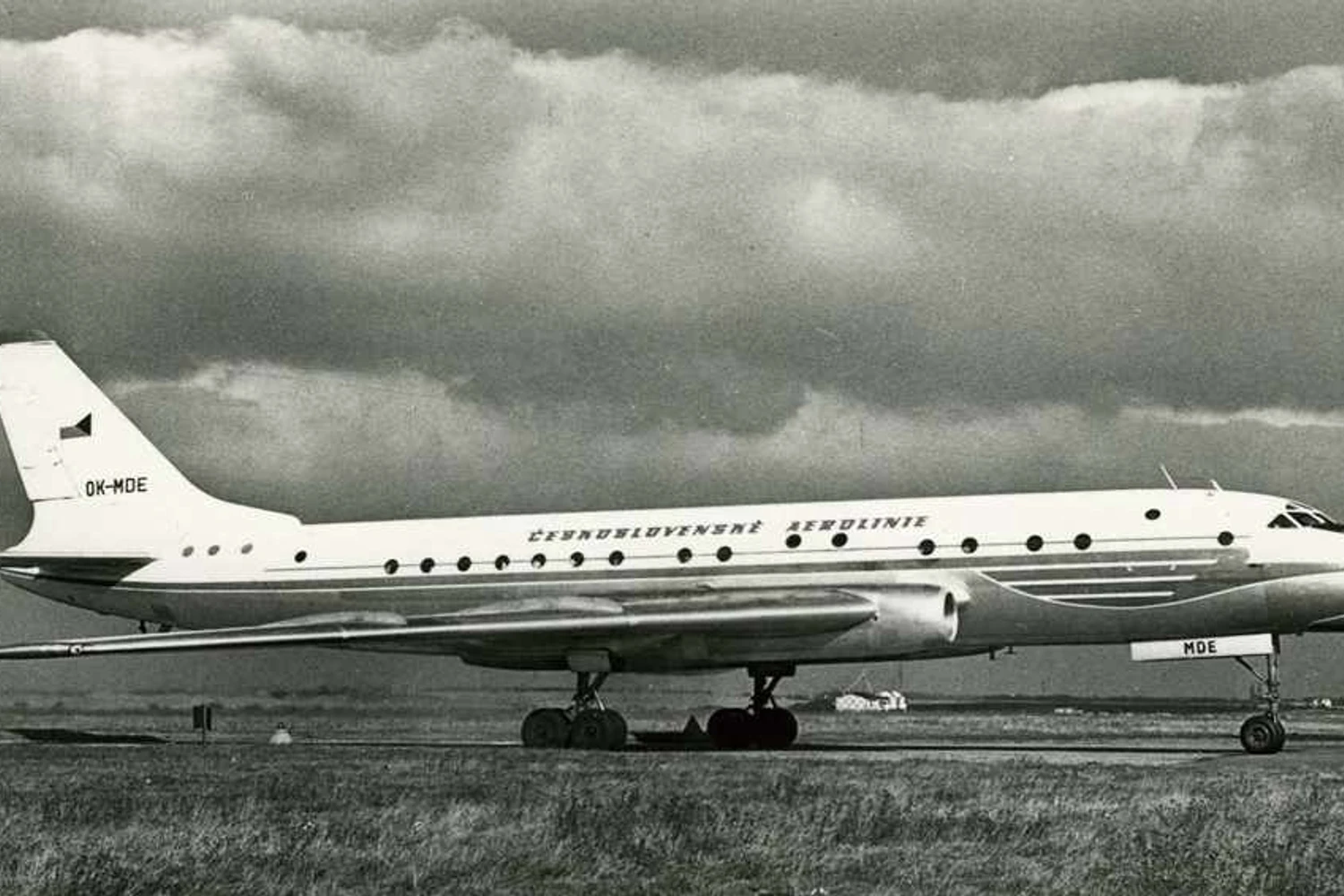 O Tupolev Tu-104 foi o único jato comercial operacional entre 1956 e 1958, com a paralisação do Comet (Domínio Público)