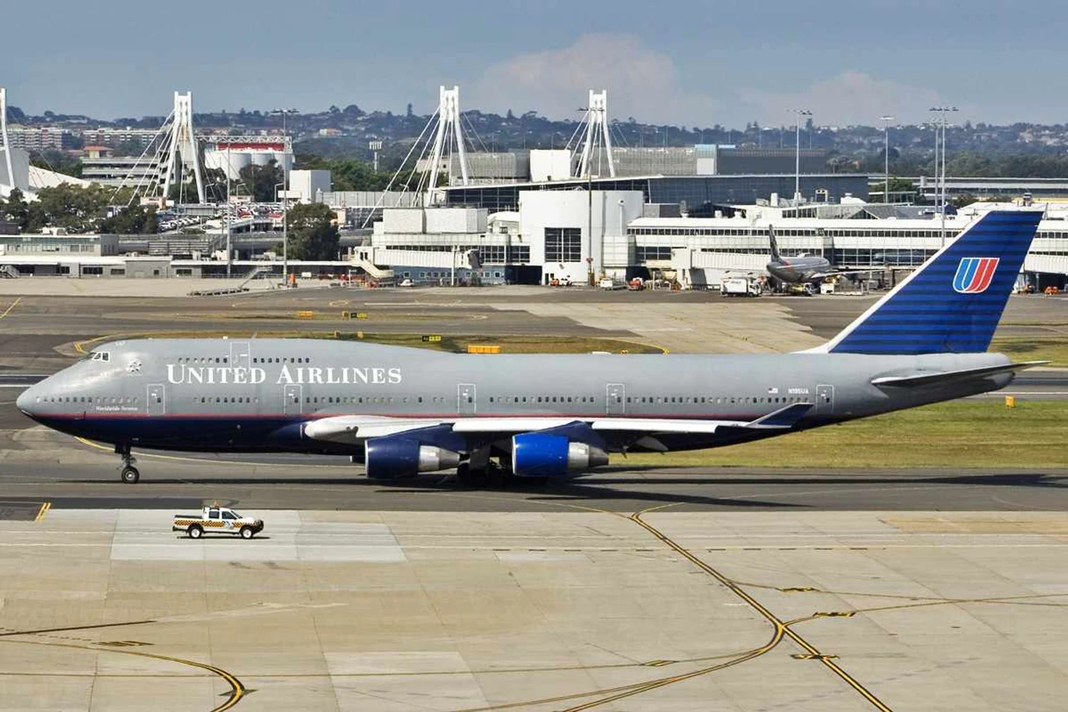 Boeing 747-400 da United com pintura dos anos 90 (Maksym Kozlenko)