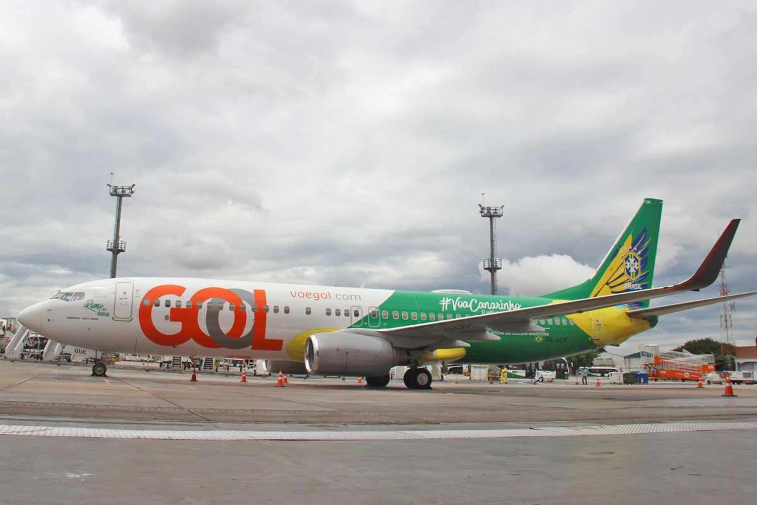 Voa Canarinho: Gol apresenta novo avião com pintura da Seleção Brasileira