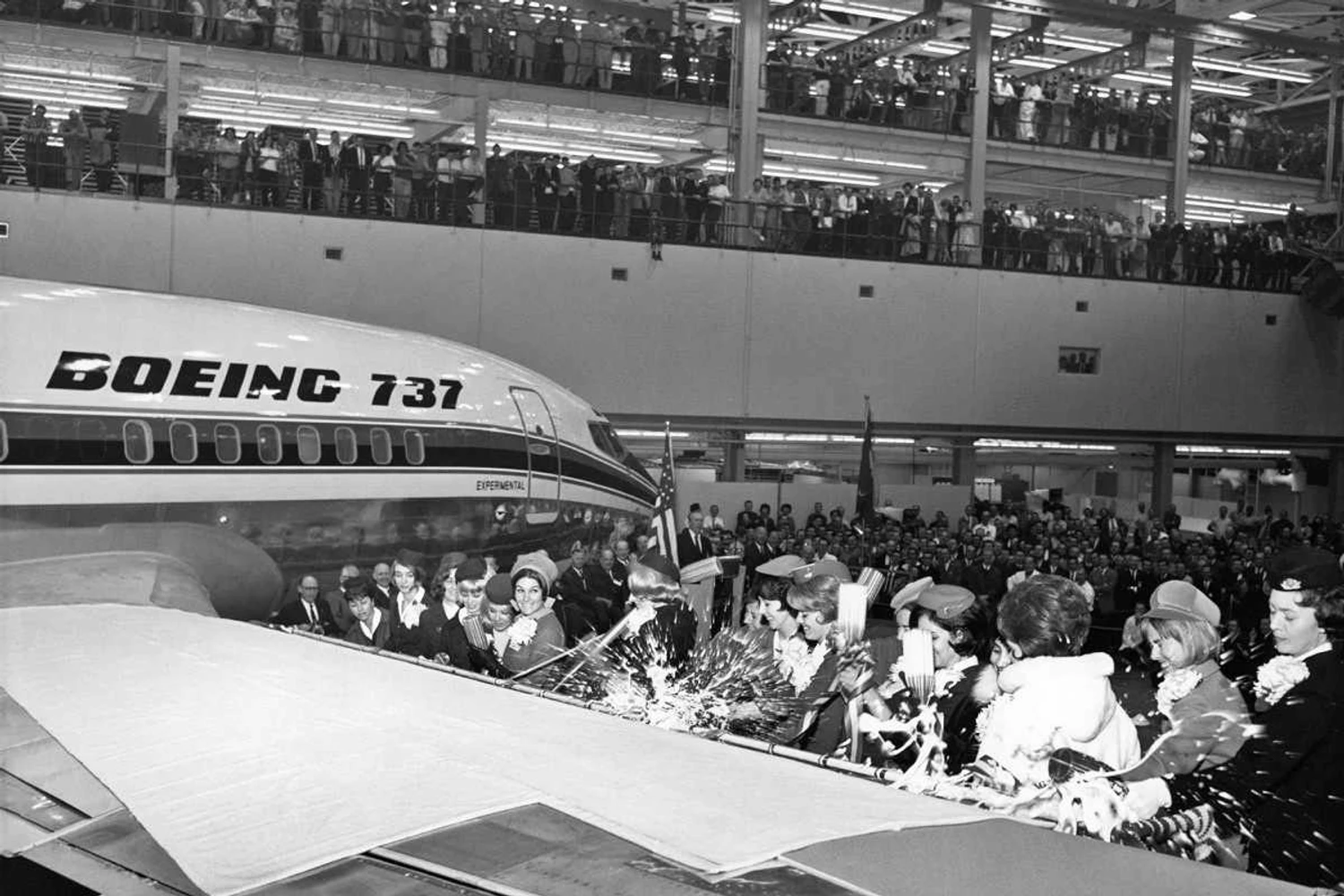 O primeiro 737 é batizado em 1966 (Boeing)