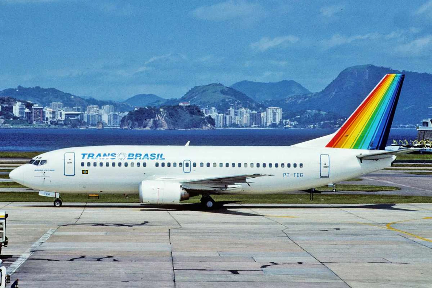 Para operar na ponte aérea, a Transbrasil fez leasing do 737-300 e também operou o 737-400 (Aeroicarus)